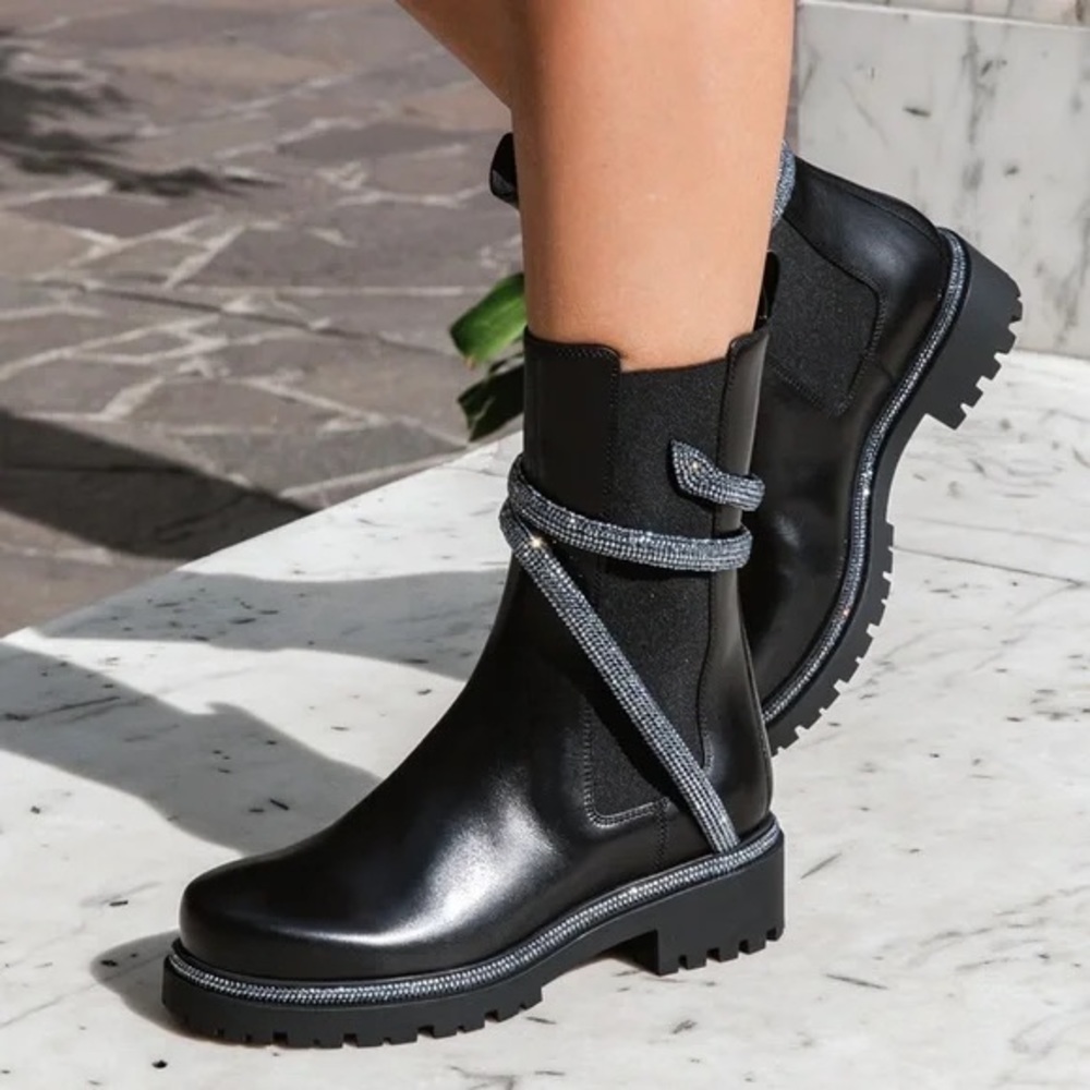 ⬇️ Designer inspired boots